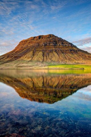 Kirkjufell: The Iconic Peak of Iceland 🌄✨
