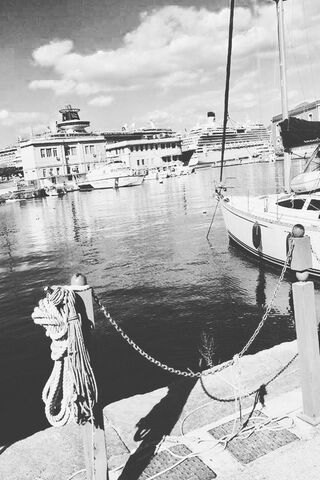 Napoli's Serene Harbor: A Glimpse of Coastal Charm 🌊⚓️