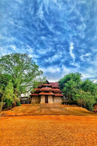 Vadakumnathan Temple: A Glimpse of Divine Heritage 🌄✨