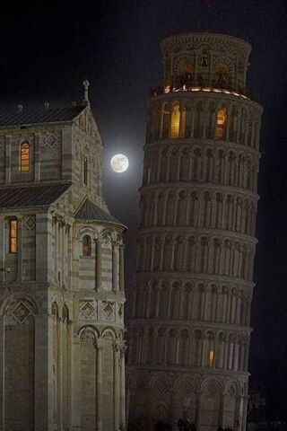 Moonlit Marvel: The Leaning Tower of Pisa 🌙🏰