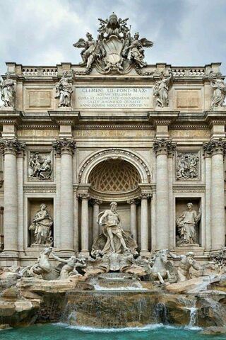 Wonders of the Trevi Fountain: A Roman Masterpiece 🌊✨