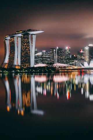 Singapore's Nighttime Splendor 🌆✨