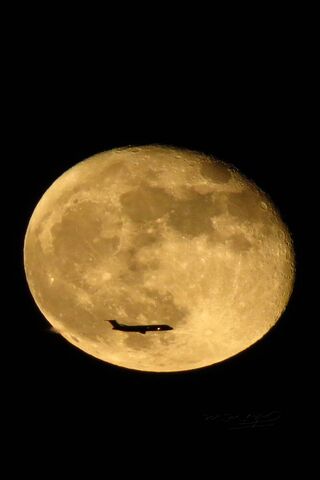 Bulan dan Plane