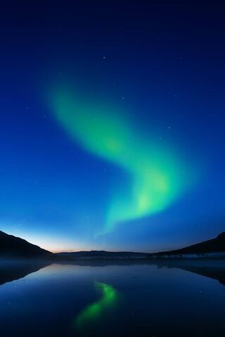 Aurora Magic: Nature's Light Show 🌌✨