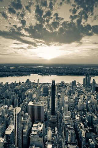 Sunset Over the Concrete Jungle 🌆🌅