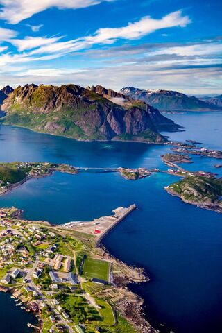 Serenity of Waterways: A Coastal Escape 🌊🏞️