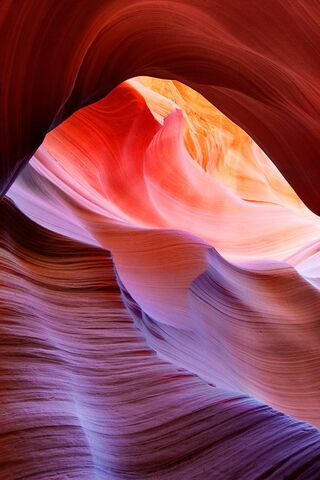 Waves of Color in Antelope Canyon 🌊🌈