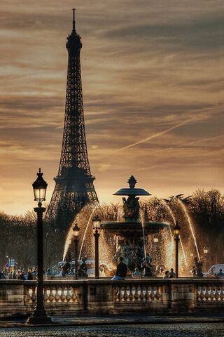 Parisian Love at Dusk ❤️🌅