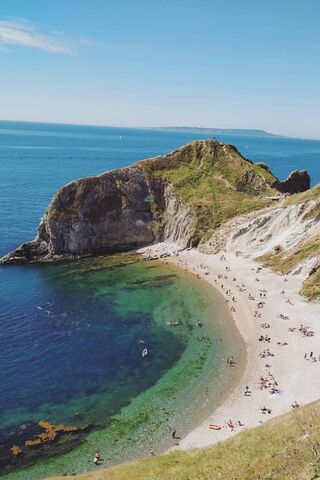 Serenity by the Shore: A Coastal Escape 🌊☀️