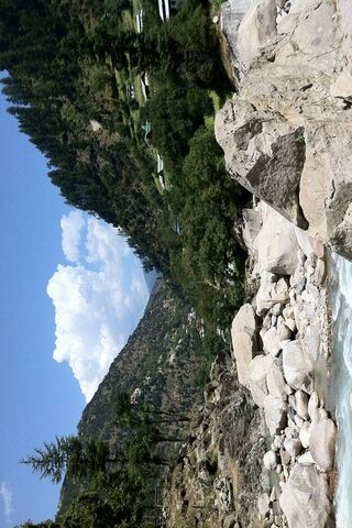 Serenity of the Neelum River: A Kashmir Gem 🌊🏞️