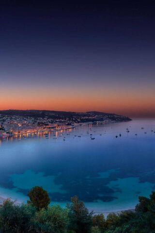 Serene Twilight Over the Bay 🌅