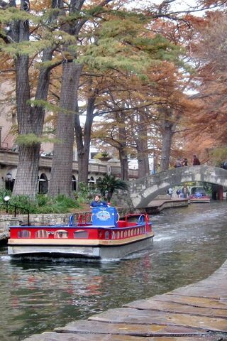 Serenity on the River Walk 🌊🌳