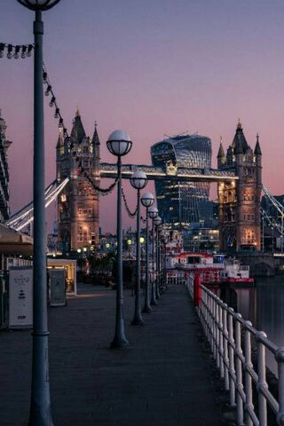 Twilight Serenity: Lond..