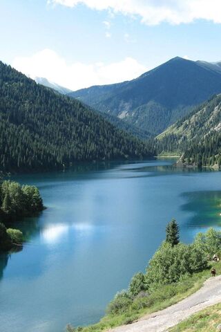 Serenity at Lake In The Valley 🌊🏞️
