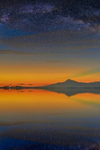 Serene Reflections: A Cosmic Dawn 🌌🌅