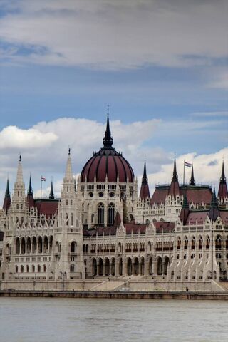 Majestic Budapest: A Glimpse of History 🌆