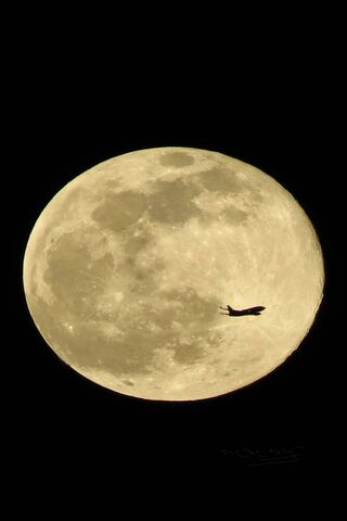 Lua e avião