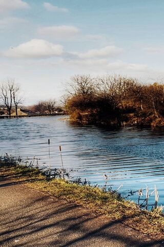 Tranquil Waters: A Stroll by the Canal 🌊🌳