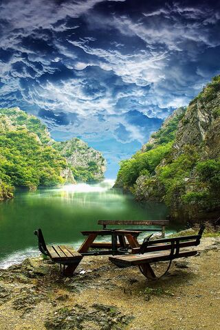 Serenity Under the Clou..