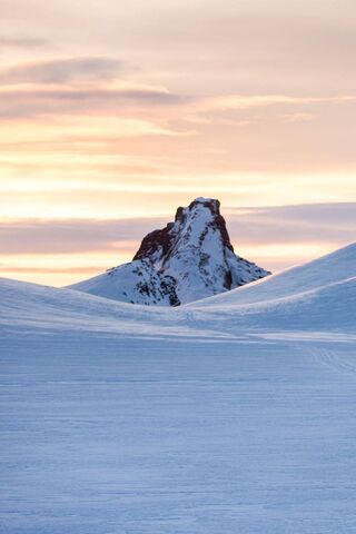 Twilight Peaks: A Winter's Embrace 🌄❄️
