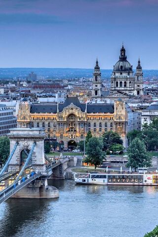 Twilight Over the City: A Glimpse of Budapest 🌆✨