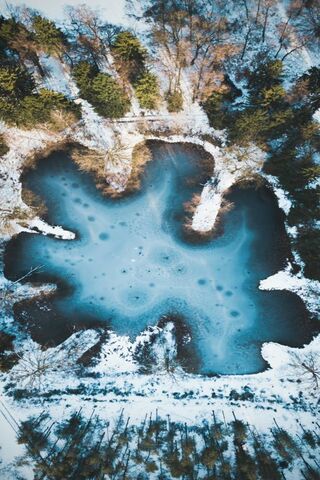 Winter's Enigmatic Reflection ❄️🧩