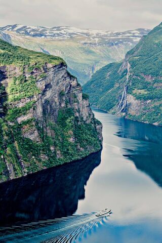 Majestic Fjords: Nature's Masterpiece 🌄🌊