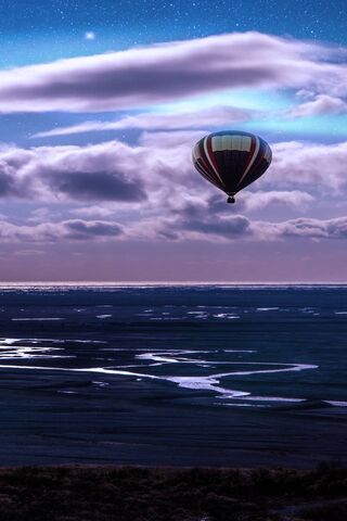 Soaring Dreams: A Journey Above the Clouds 🌤️🎈