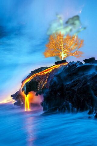 Lave: The Fiery Embrace of Nature 🔥🌊