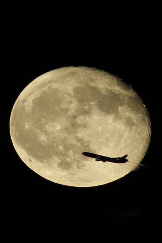 Lua e avião
