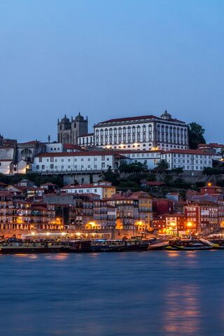Twilight Serenity: A Glimpse of Porto