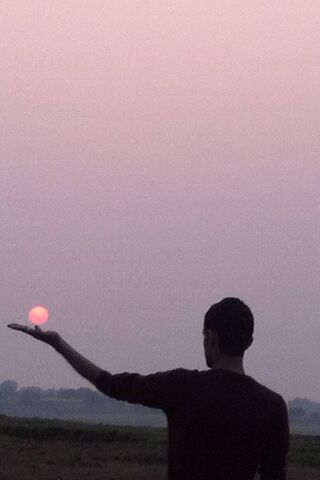 Catching the Sun: A Moment of Magic 🌅✨