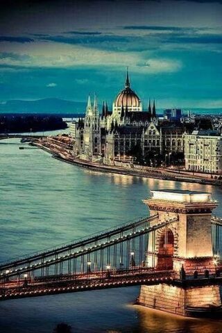 Budapest: A City of Lights and Legends 🌉✨