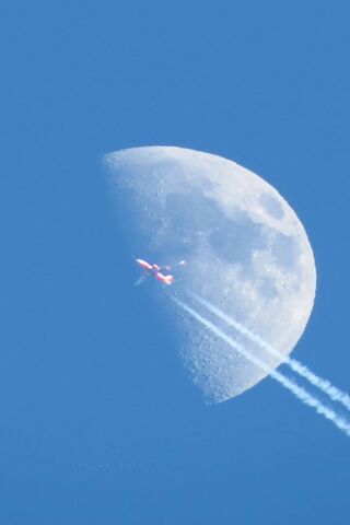Lune et avion