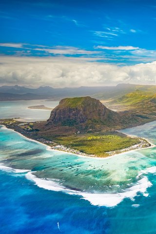 Island Serenity: A Tropical Paradise 🌴🌊