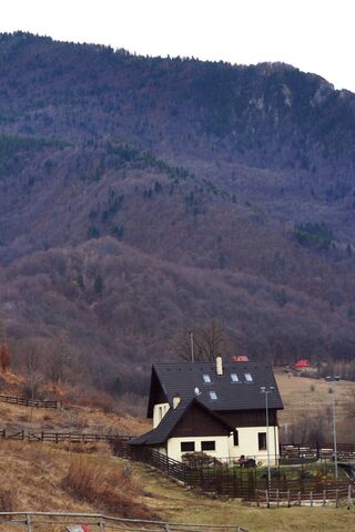 Charming Serenity in the Heart of Romania 🌄🏡