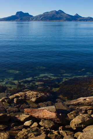 Serenity at Norway Mountain: Nature's Masterpiece 🌄🌊
