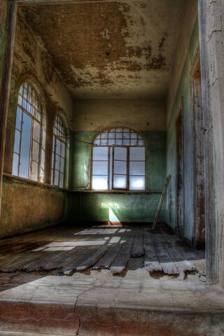 Whispers of Kolmanskoop: A Deserted Gem