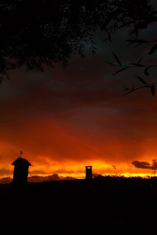 Fiery Skies: A Dazzling Sunset