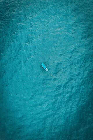 Serenity at Sea: A Costa Rican Escape 🌊🚤