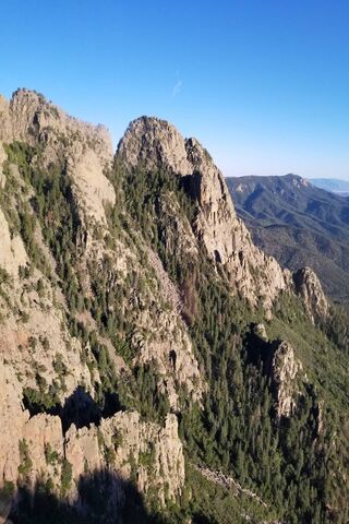 Majestic Peaks: Nature's Masterpiece 🌄