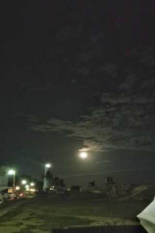 Moonlit Serenity: Galle's Nighttime Charm 🌙✨