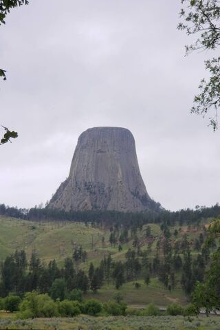 Mystical Majesty: The Enigmatic Devils Tower 🌄