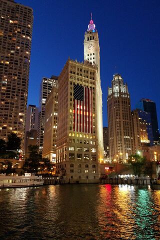 Wrigley Chicago: A Nighttime Icon Shining Bright 🇺🇸✨