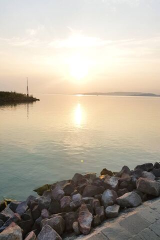 Golden Horizon: A Tranquil Evening