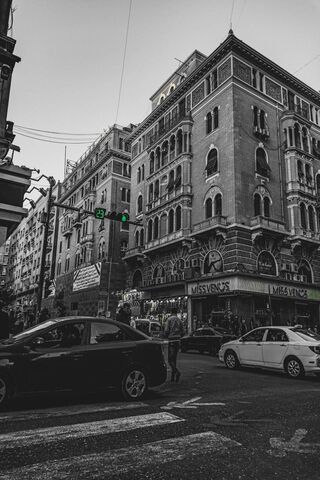 Urban Vibes: A Stroll Through Downtown