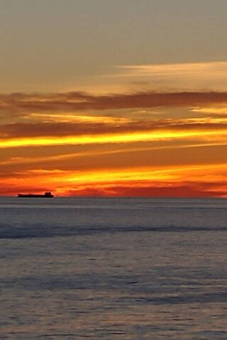 Golden Horizons: A Sundown Symphony 🌅