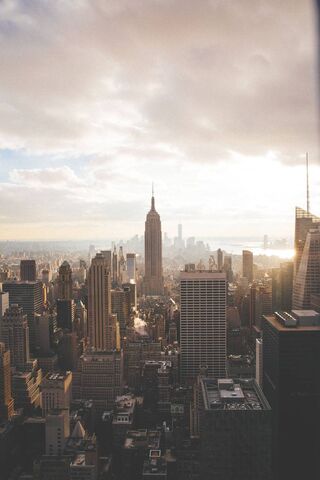 Skyward Dreams: A City of Giants 🌆✨