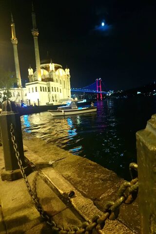 Moonlit Serenity: Istanbul's Night Charm 🌙✨