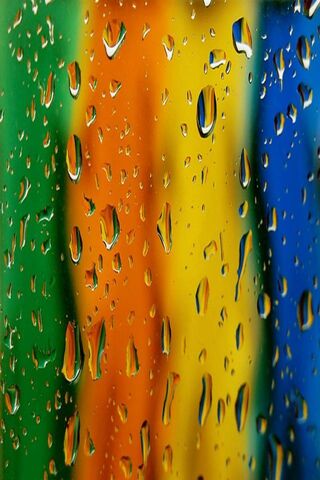 Vibrant Raindrops: Nature's Artistry 🌈💧